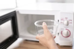 can you put glass in the microwave
