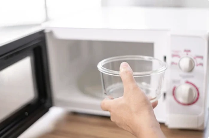 can you put glass in the microwave