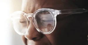 can wearing wrong glasses cause headaches